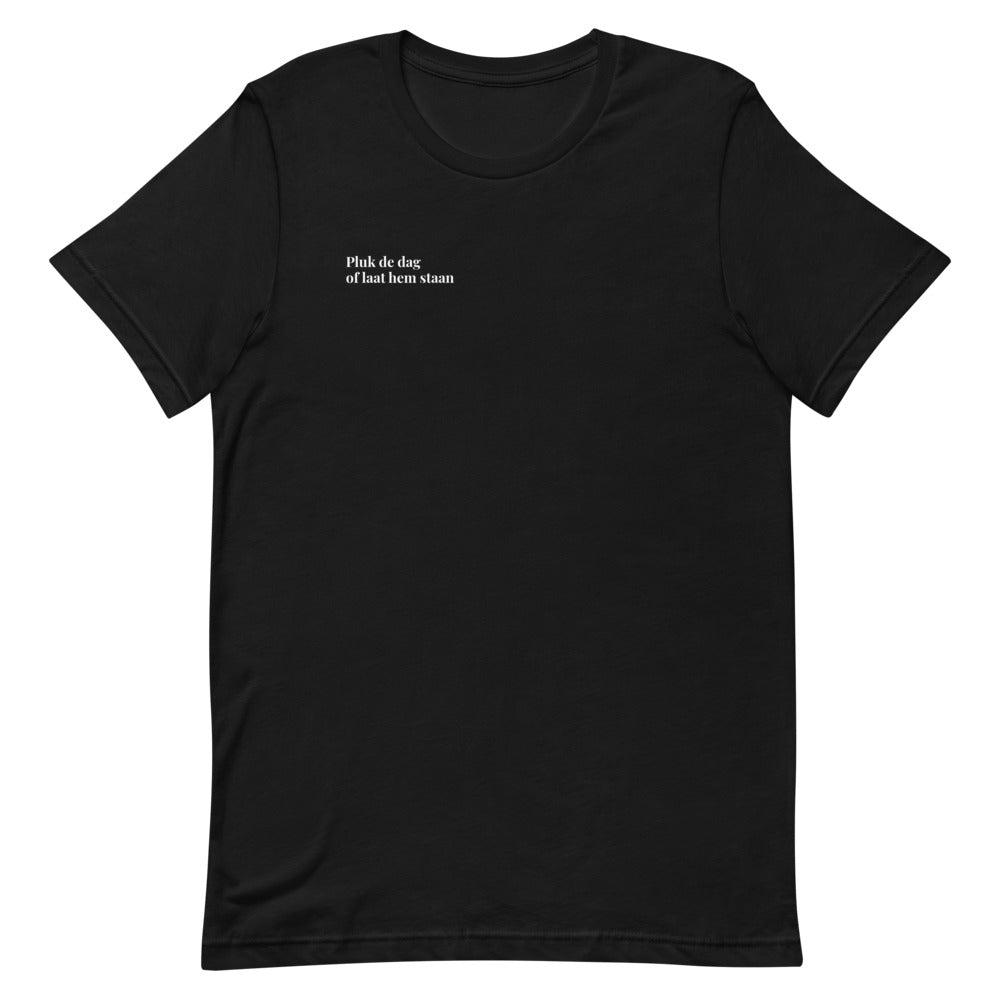 zwarte t-shirt met quote 'pluk de dag of laat hem staan'