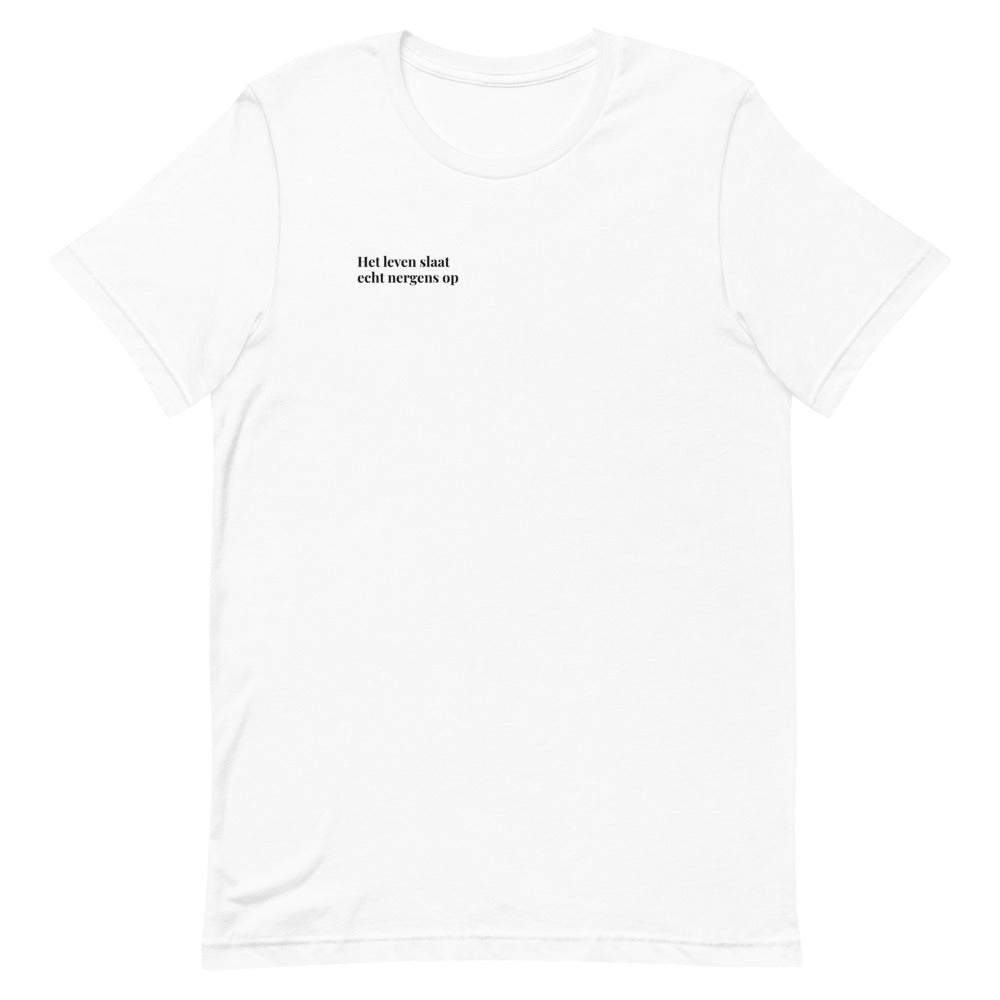 witte t-shirt met quote 'het leven slaat echt nergens op'